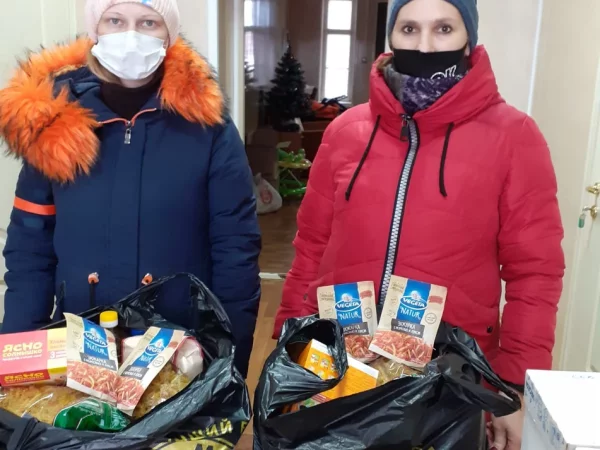 Продуктовая акция в православном благотворительном центре "Покров"