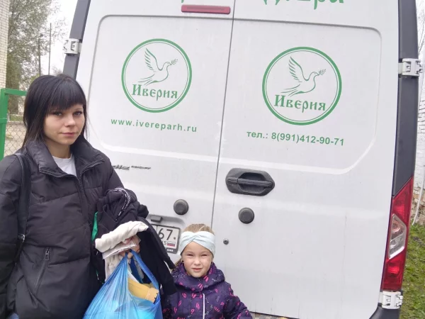 В рамках реализации проекта "Дорогой добра" сотрудники мобильного гуманитарного Центра Вяземской епархии посетили жителей с.Тёмкино!