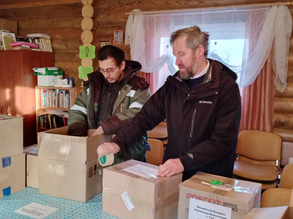 Рождественская поддержка нашим защитникам: приход села Угра принял участие в епархиальном гуманитарном сборе
