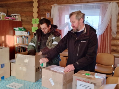 Рождественская поддержка нашим защитникам: приход села Угра принял участие в епархиальном гуманитарном сборе