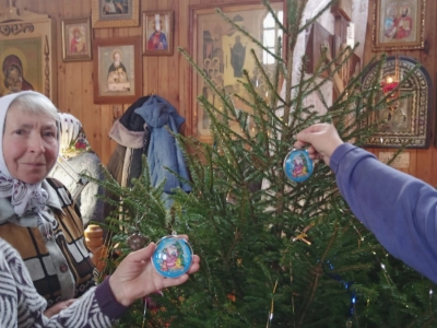 «Рождественская ёлка желаний»: благотворительная акция в Угранском благочинии