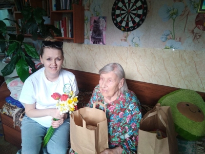 Сотрудники Отдела социального служения и церковной благотворительности Вяземской епархии поздравили ветеранов с Днем Победы!