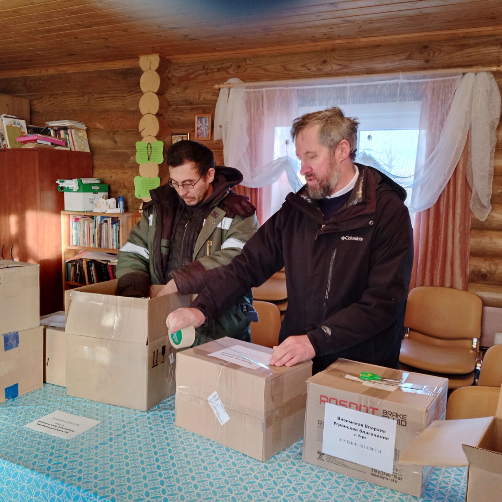 Рождественская поддержка нашим защитникам: приход села Угра принял участие в епархиальном гуманитарном сборе